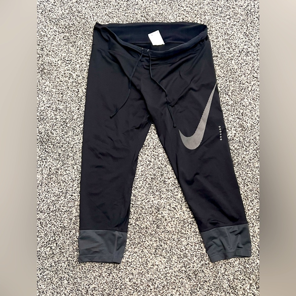 Black Nike leggings